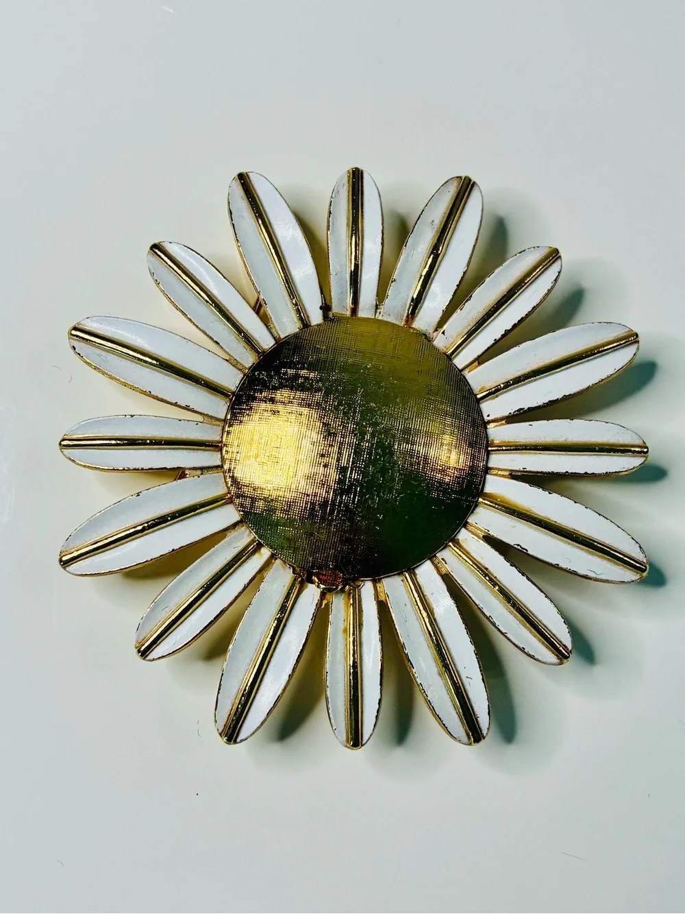 VTG Avon White and Gold PERFUME Gerber Daisy Flower Brooch MCM Retro Summertime